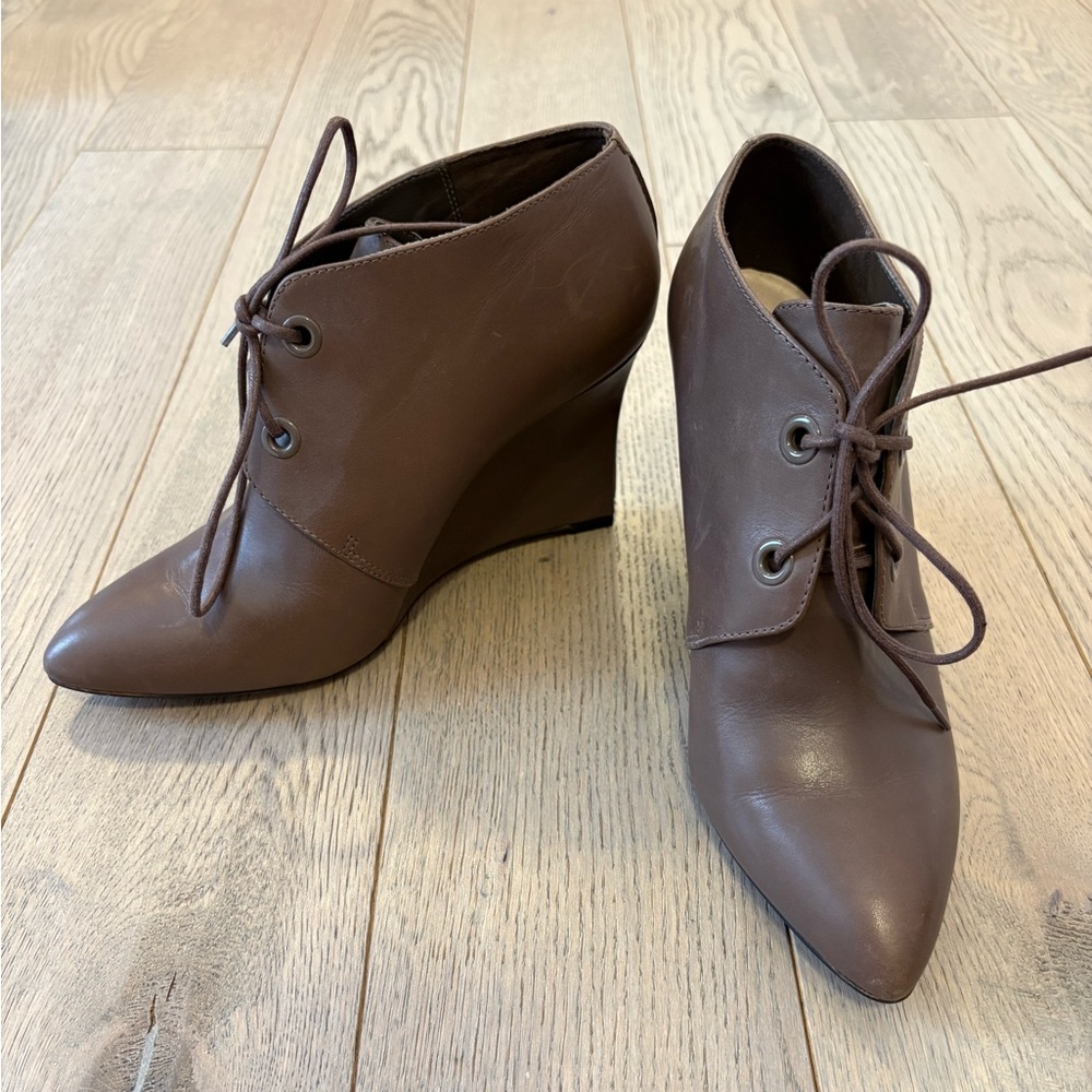 Clarks Kelbrook Azizi Wedge Booties